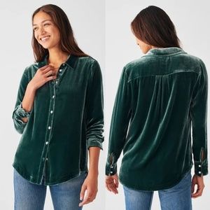FAHERTY Vintage Silk Velvet Genevieve Shirt In Emerald XL